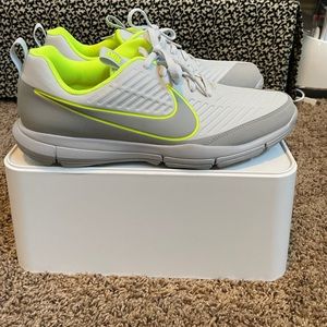 Nike men’s golf shoe. New without box size 9.5m